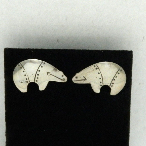 Sterling silver spirit bear stud earrings unsigned - Picture 3 of 7